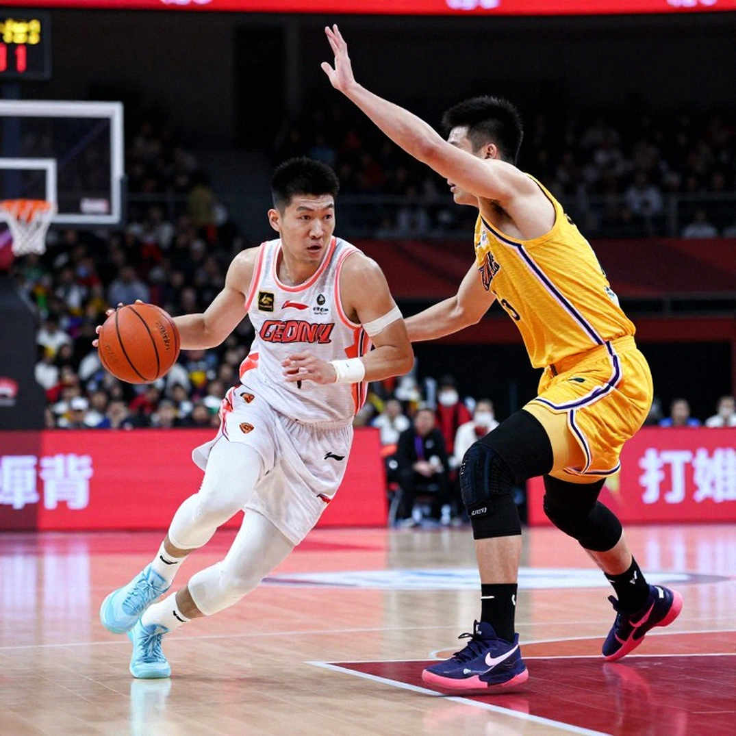 Một năm học việc ở EuroLeague: khi đồng đội nhìn thấy trận đấu lớn trước cả chính bạn