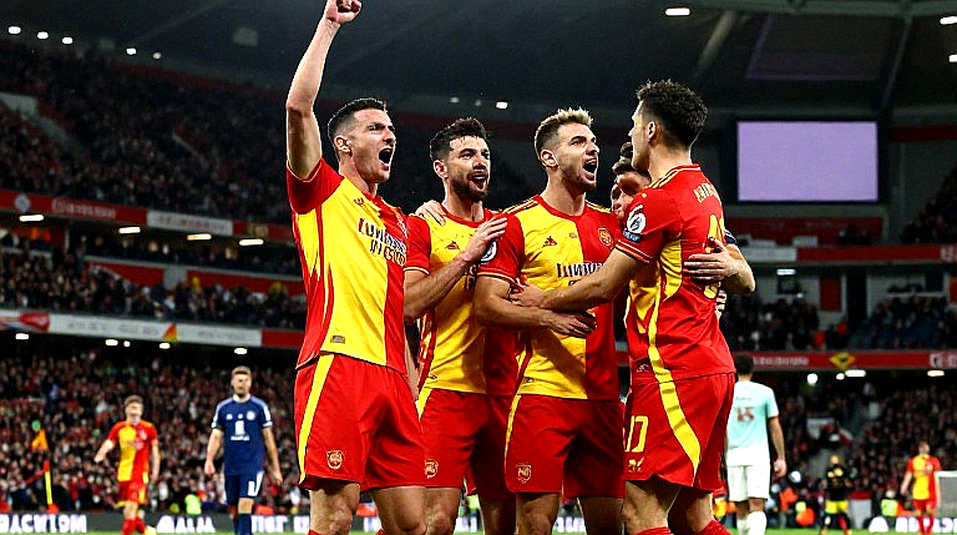 Việt Nam 4-2 Pakistan: Cơn lốc hiệp hai và những vết nứt chưa được vá