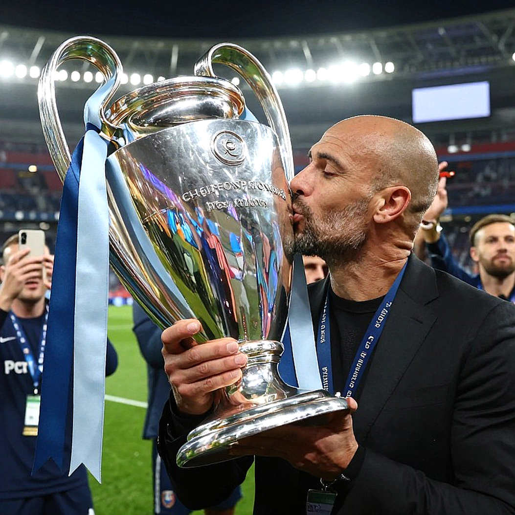 Mauro Júnior của PSV tri ân Carlo Ancelotti, Vinícius Júnior và Gabriel Magalhães sau trận ra mắt đội tuyển Brazil