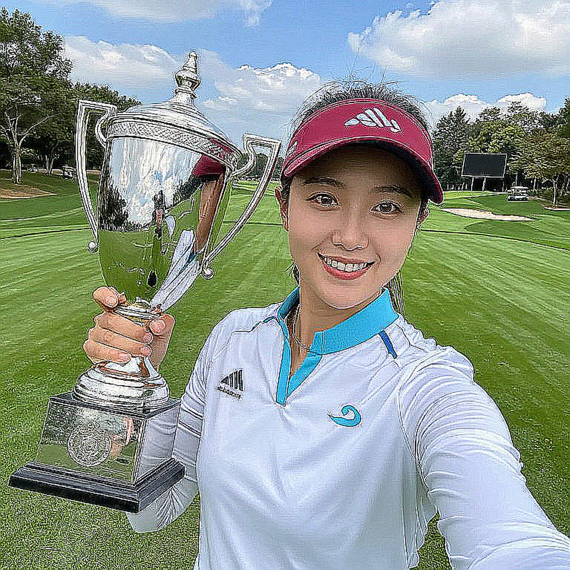 Sân Golf Vắng Lặng: Khi Chiến Thuật Phơi Bày Sự Thật Sân Golf Vắng Lặng: Khi Chiến Thuật Phơi Bày Sự Thật