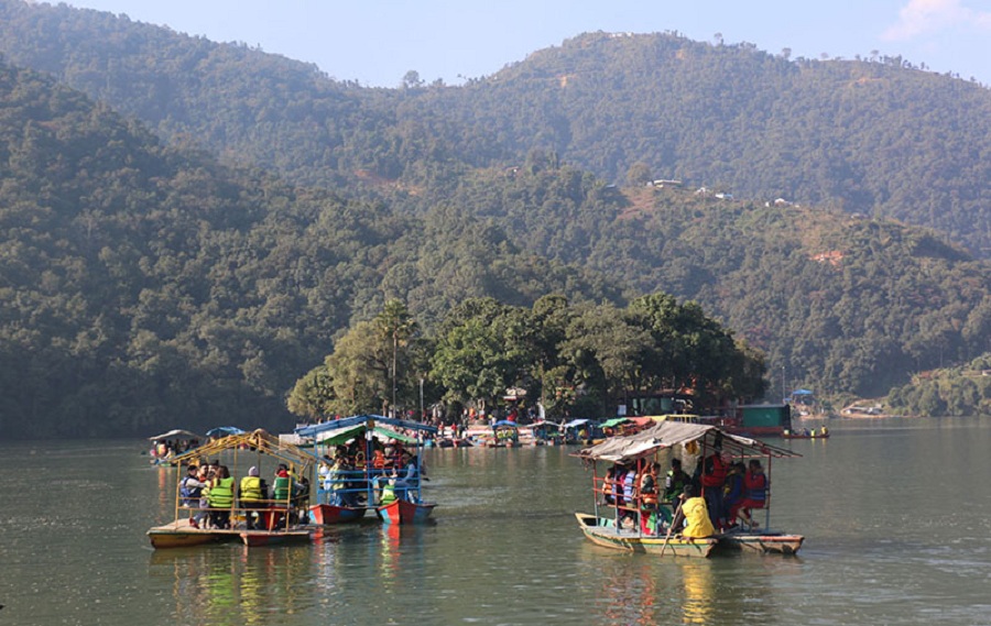 फेवातालमा बढ्यो  आन्तरिक पर्यटकको चहलपहल