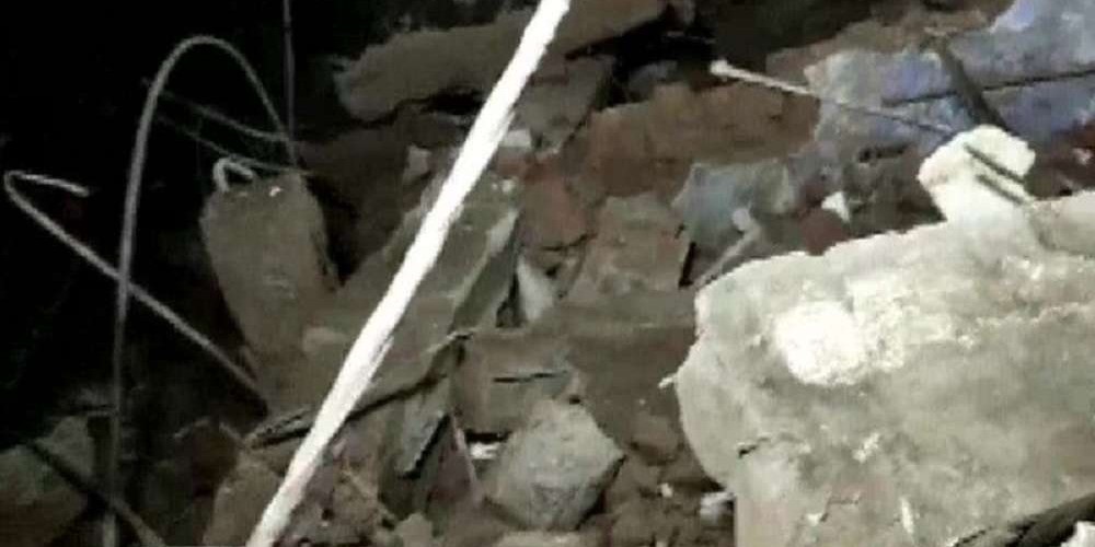 भारतमा तीनतले भवन ढल्दा ८ जनाको मृत्यु, अझै कम्तीमा २० जना फसेको आशंका