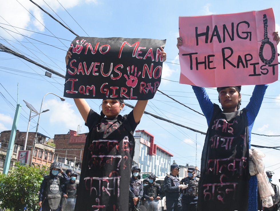 बलात्कारपछि विभत्स हत्या गरिएकी १२ वर्षे बालिकाको न्यायका लागि काठमाडौँमा प्रदर्शन