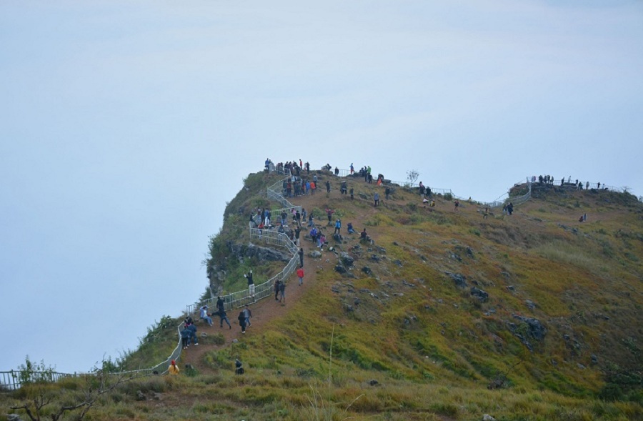 सूर्योदय हेर्न दैनिक हजार पर्यटक मानहुँकोटमा  