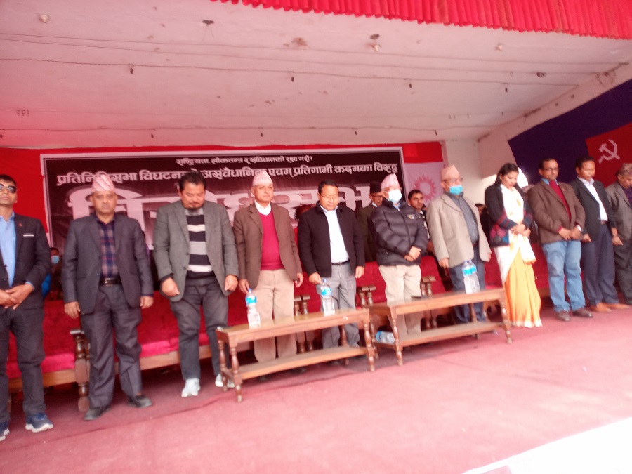 केपी ओलीका भक्तहरु देश डुब्दा पनि केपी बा भनेर बसिरहेका छन् : माधवकुमार नेपाल