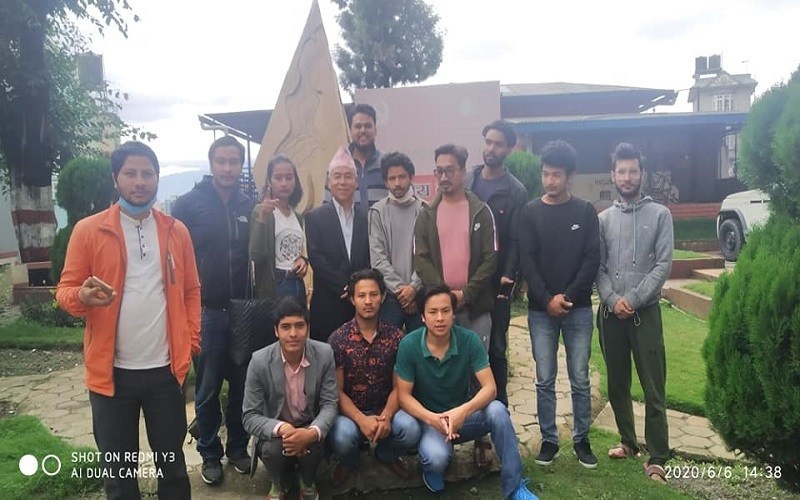 एमसीसी खारेज गर्न माग गर्दै गुरुङलाई भेट्न पुगे अनेरास्ववियूका विद्यार्थी नेता