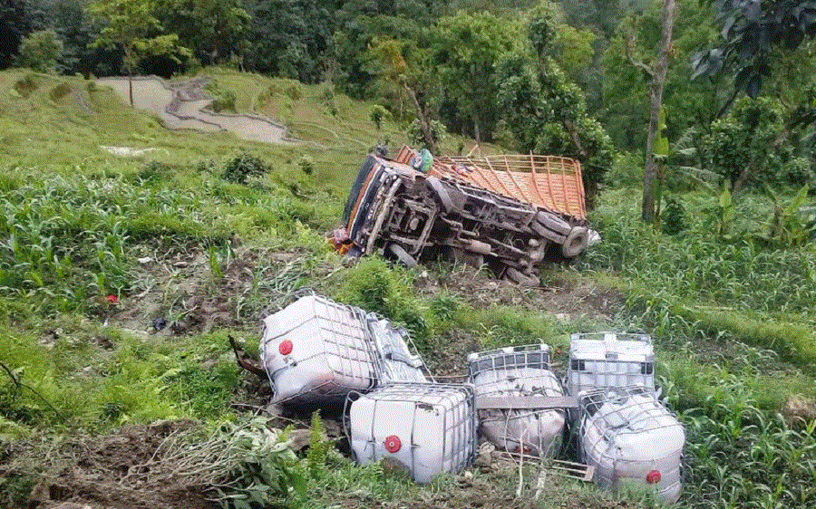 मालबाहक ट्रक दुर्घटना हुँदा कटहरेका चालक तामाङको मृत्यु 