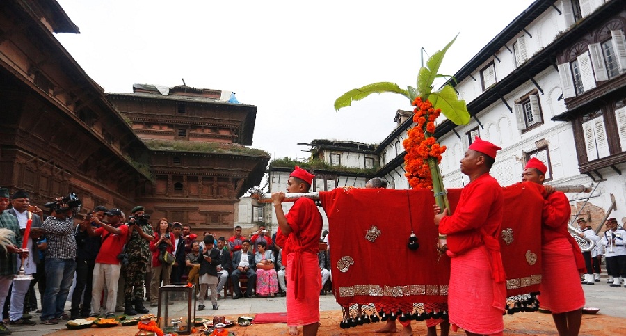 आज दसैंको सातौं दिन, तामझाम विनै फूलपाती भित्र्याइँदै