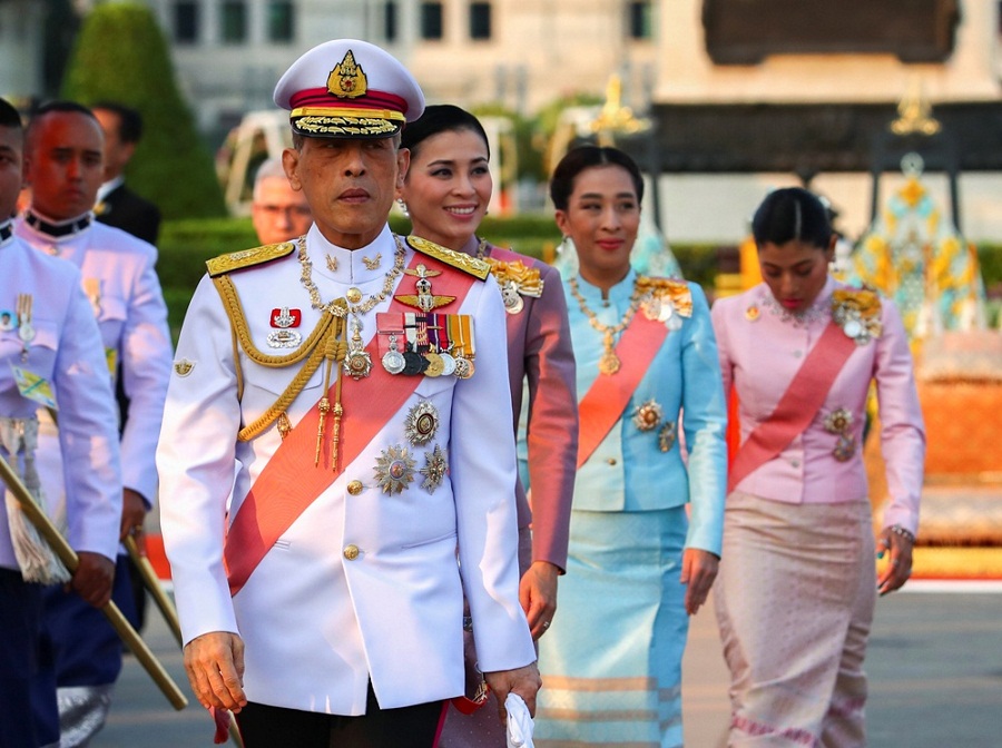 थाईल्याण्डमा राजा, जसले कुकुरलाई बायु सेनाको प्रमुखमा नियुक्त गरे