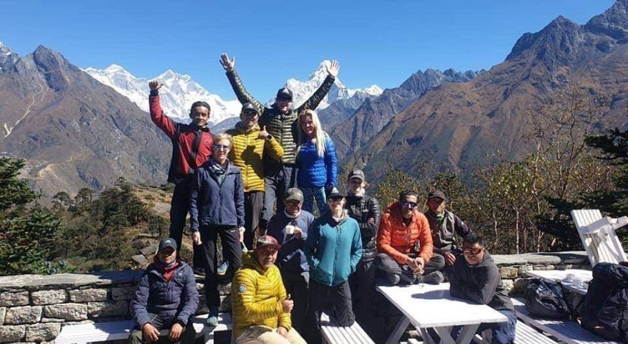 कतारका राजकुमारले गरे अमादब्लम हिमालको सफल आरोहण