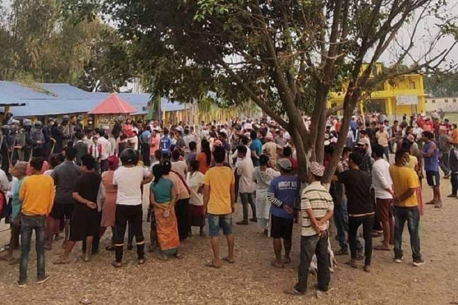यौन दुर्व्यवहार गर्ने शिक्षकलाई पक्राउ गर्न खोज्दा प्रहरी टोलीमाथि आक्रमण, १ प्रहरी गम्भीर