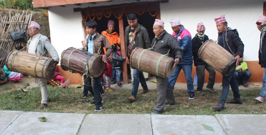 वाडाङ्मेट मनाउन व्यस्त छन् आठपहरिया राईहरू