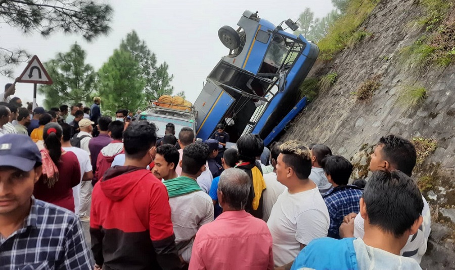 भीमफेदीको जुरिखेतमा बस दुर्घटना हुँदा ७ जनाको मृत्यु