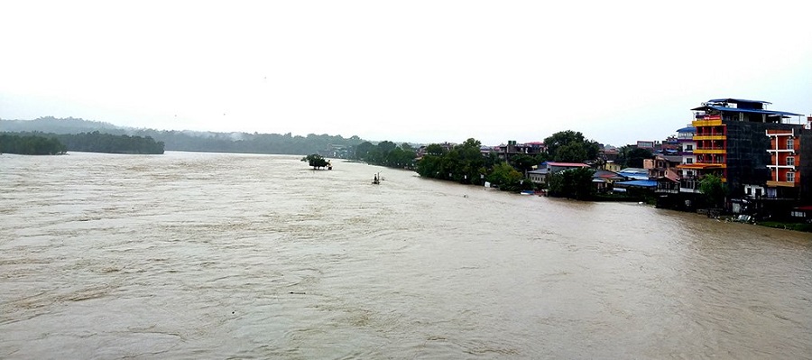 नारायणी र राप्ती नदीमा बाढीले सतर्कताको तह नाघ्यो, तटीय क्षेत्रमा उच्च जोखिम