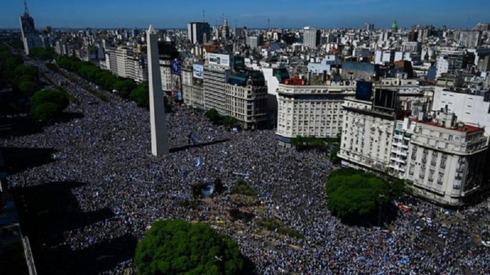 Argentina supporter bunes aayers