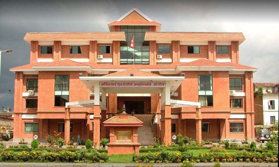 अख्तियारको नियन्त्रणमा रहेका उपसचिव नेपालको गाडीबाट थप साढे १६ लाख बरामद