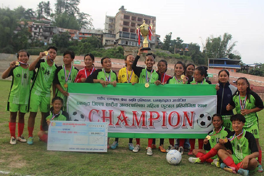 Mahila futbal dkt