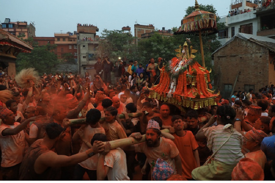 आज भक्तपुरमा जिब्रो छेड्ने जात्रा मनाइँदै, २७ वर्षीय सुजन बाग श्रेष्ठले पहिलोपटक जिब्रो छेड्ने