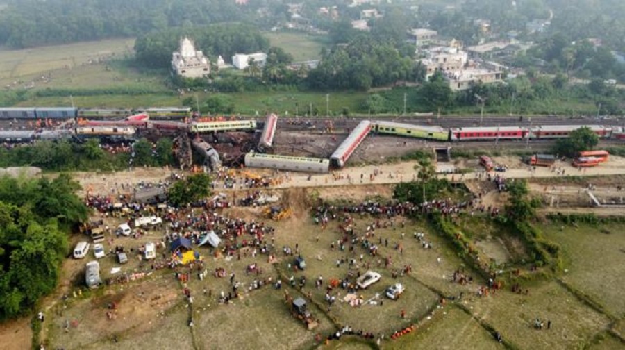 यात्रुवाहक रेल अर्काे बालबहाकरेलसँग ठोक्किदाँ कम्तिमा २ सयको मृत्यु, ९ सय जना घाइते