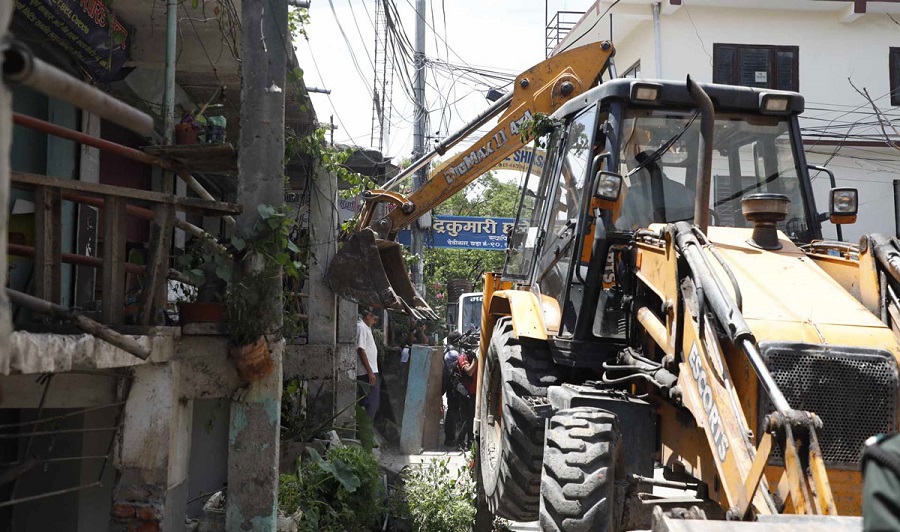 भद्र घले सेवा सदनको संरचना आधा भत्काएपछि नभत्काउन सर्वाेच्चको अन्तरिक आदेश