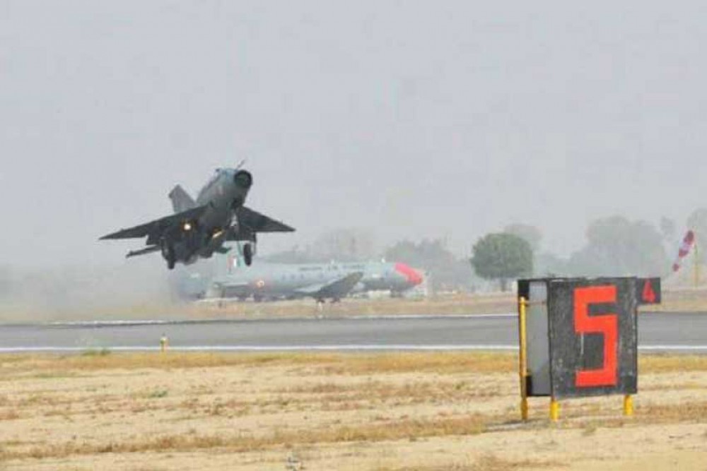 भारतमा मिग–२१ नामक लडाकू जेट विमान दुर्घटनाग्रस्त