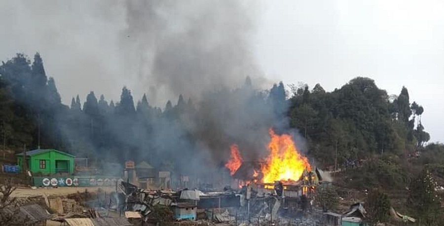 इलामको माइपोखरीमा आगलागी, ४ घर जलेर नष्ट