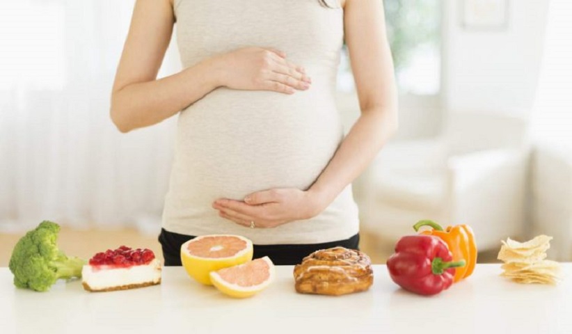 Pregenent woman eat food tapaikokhabar