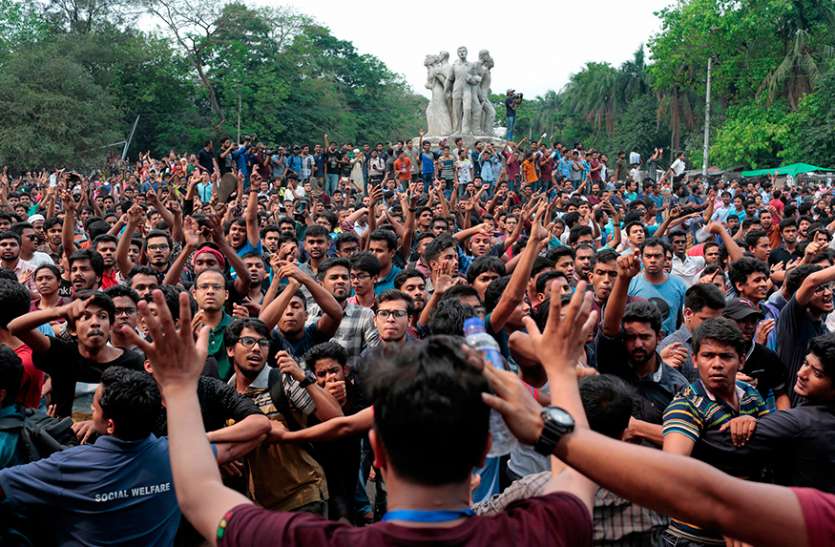 सहपाठीको मृत्युलाई लिएर बङ्लादेशमा हजारौं विद्यार्थी सडकमा