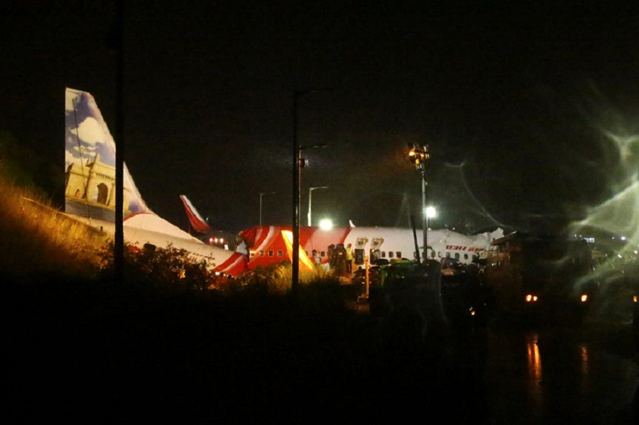 भारतको केरलामा विमान दुर्घटनामा १७ जनाको मृत्यु, १२३ जना घाइते
