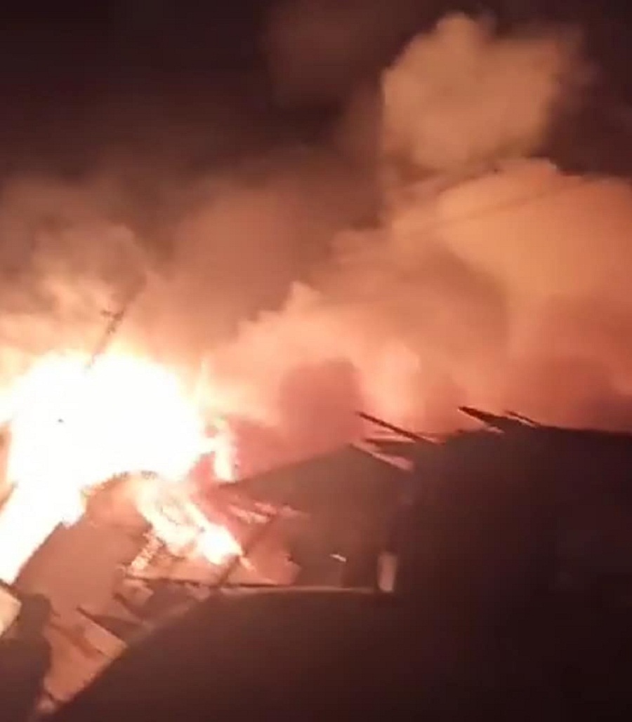 इलामको नासालिङमा आगलागी हुँदा २ घर पूर्णरुपमा नष्ट