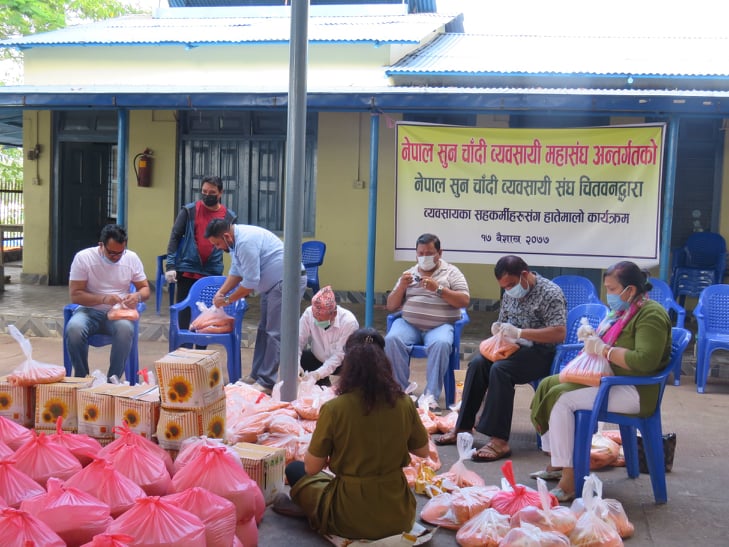 राहत वितरणमा ब्यस्त बन्यो नेपाल सुनचाँदी व्यवसायी महासंघ